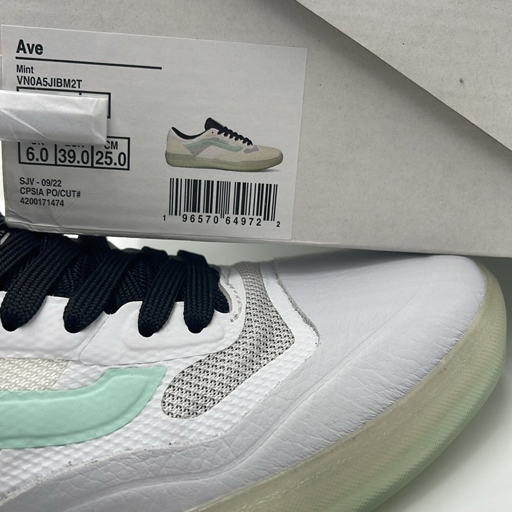 Vans WMNS Ave Mint
VN0A5JIBM2T
Sneakers - Picture 16 of 16